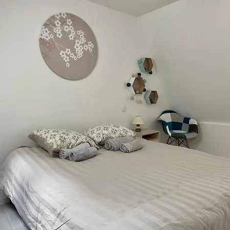 Au Charme De * סרלה-לה קנדה